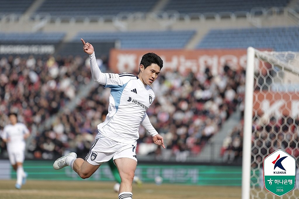 '이동경 PK 결승골' 울산, 부천에 2-1 역전승